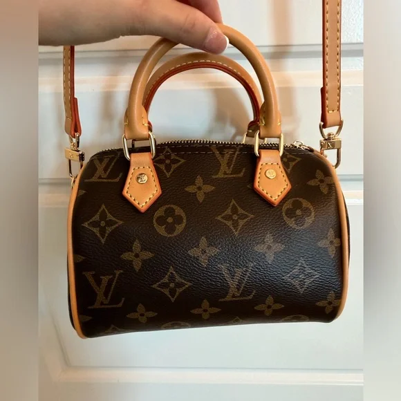 Luxury-Inspired| Crossbody - Picture 1 of 7